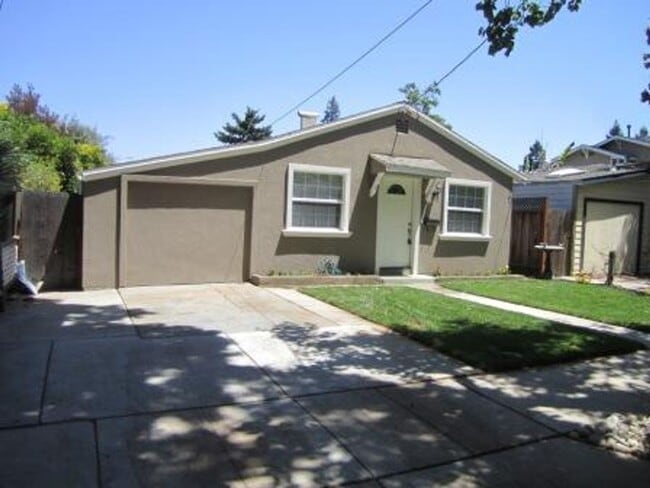 CHARMING 3 BEDROOM, 1 BATHROOM HOME IN DOW... - CHARMING 3 BEDROOM, 1 BATHROOM HOME IN DOW...