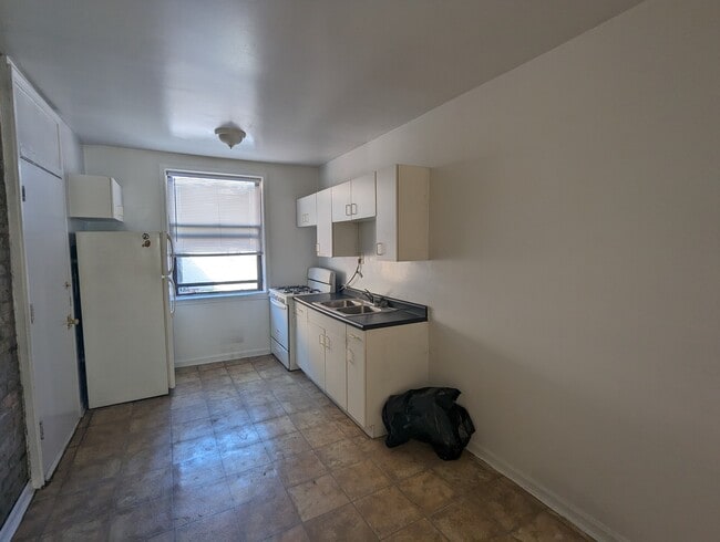 Photo - 2334.5 N Spaulding Ave Unit 3B