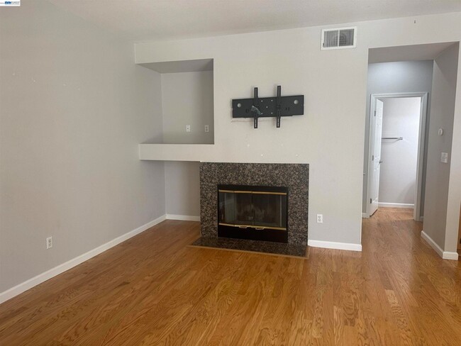 Photo - 3162 Golden Crest Common Unit 3