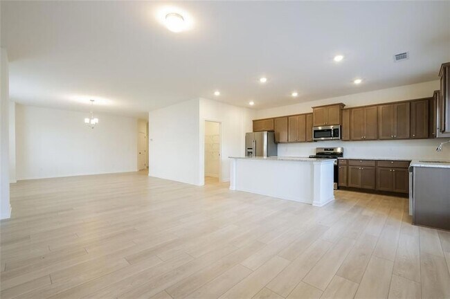 Photo - 131 Shelter Ln E