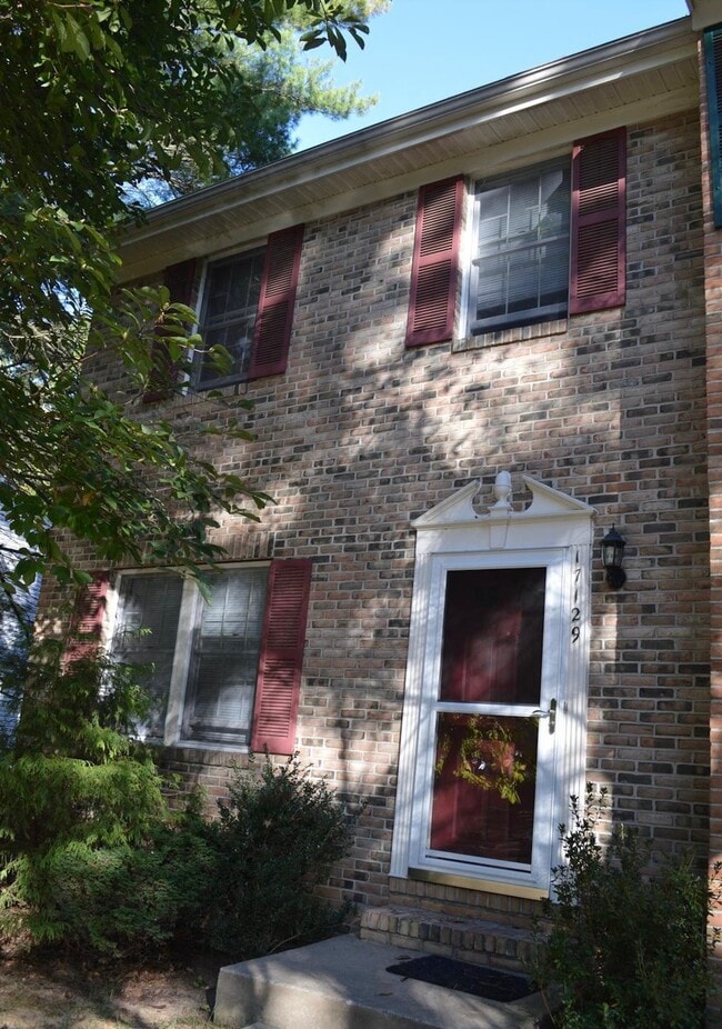 Building Photo - 17129 Briardale Rd Rental