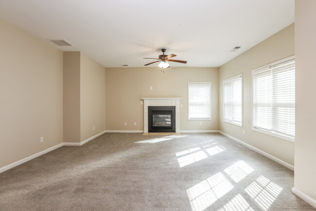 Photo - 5432 The Vyne Ave