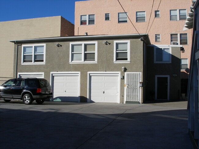 1094 Aileen St - 1094 Aileen St