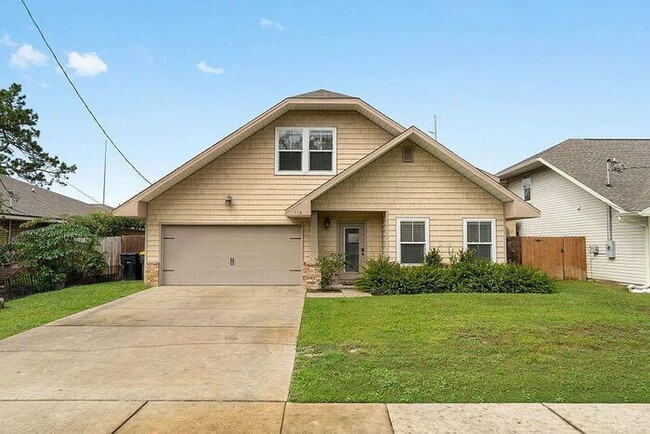 Building Photo - Conveniently located to Hurlburt and Eglin AFB.