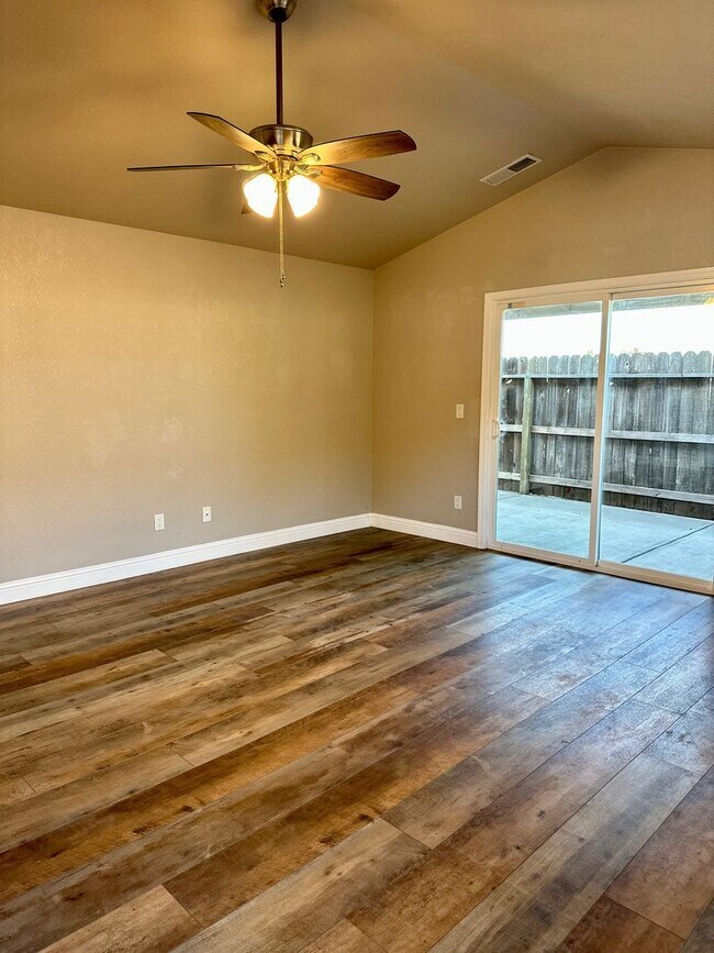 Photo - 912 5th St Unidad B