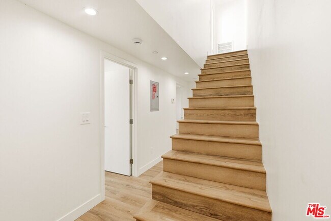 Photo - 1122 Beachwood Dr