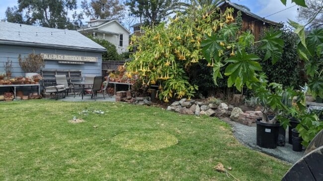 Photo - 2 bed 1 bath house with beautiful garden!