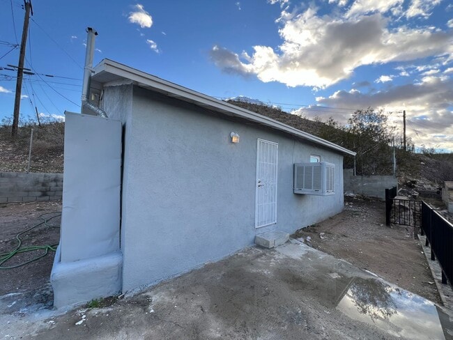 Photo - 216 Hutchison St Unidad 216 1/2