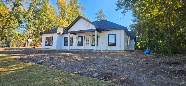 Building Photo - 3112 St Louis St