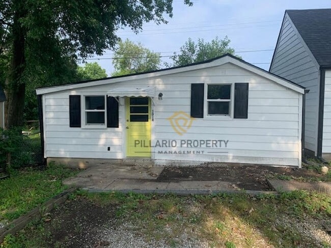 Building Photo - Renovated 2 Bedroom / 1 Bath Home – Move-I...