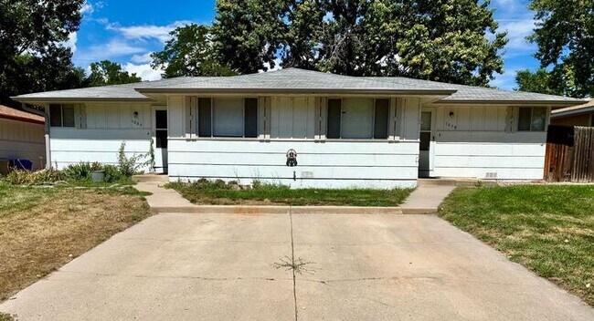 Cozy 2 Bed/1 Bath Duplex Near Lake Loveland!