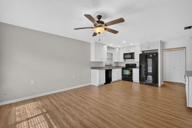 Photo - 2/2 Duplex in Umatilla w/ Private Fenced Yard & Dual Screened Patios!