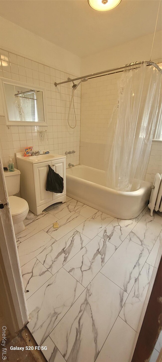 Photo - 88-25 Lyman St