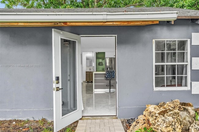 Photo - 394 SE 5th Ave Unidad b