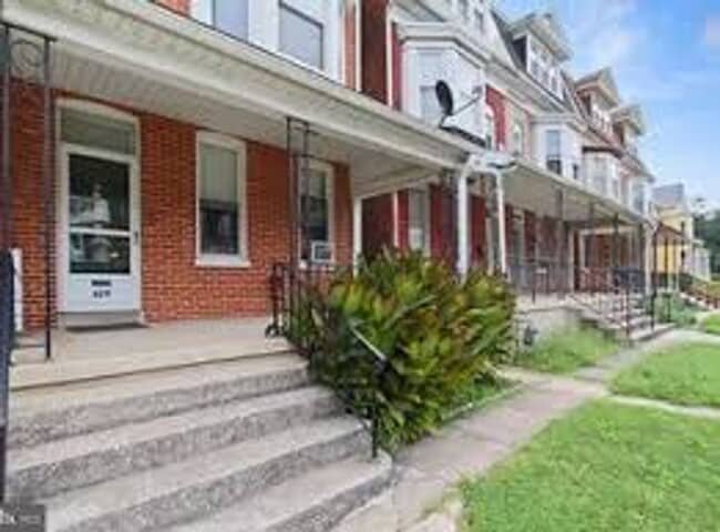 Building Photo - 631 Roosevelt Ave Unit 2