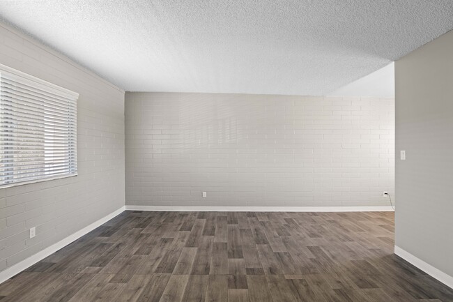 Photo - Zona Village