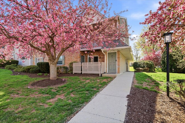 Building Photo - 2BR/2BA Condo in Chesterview | Open Layout, Deck & Community Pool