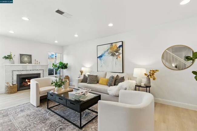 Photo - 208 Siskiyou Ct