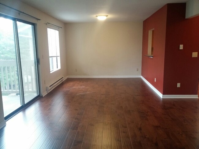 Dining Area with View - 10424 NE 32nd Plz Unit C-303