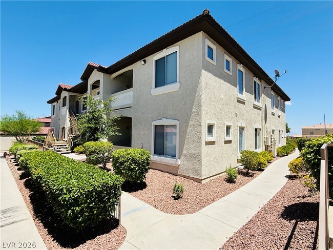 Building Photo - 3504 Desert Cliff St Unit 202