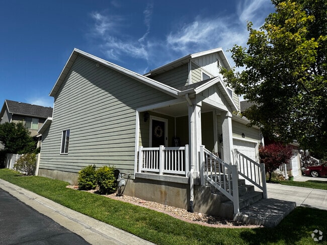 Building Photo - 2527 Olivia St Rental