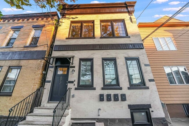 Building Photo - 172 MALLORY Ave Unit 4