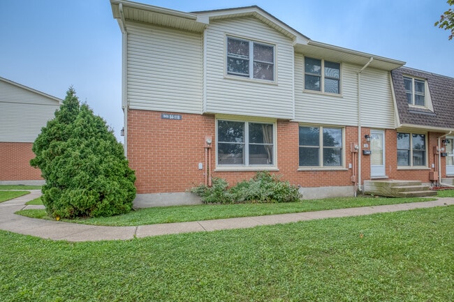 Building Photo - MODERN THREE BEDROOM CONDO TOWNHOME CLOSE TO WHITEOAKS MALL Unit 116