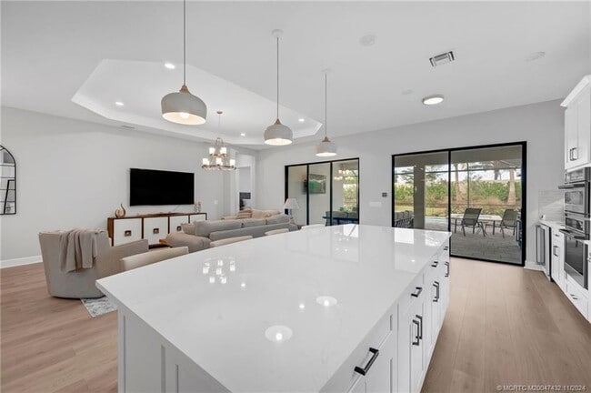 Photo - 15111 Pescara St