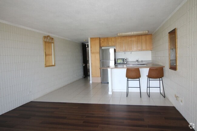 Building Photo - Live Just Steps from the Beach – 1BR at Mo... Unit 308 Rental