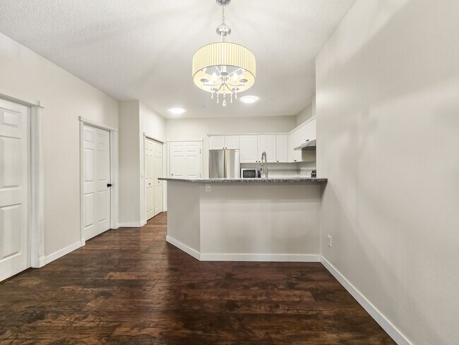 Photo - 126-114 14 Ave SW Unit 111