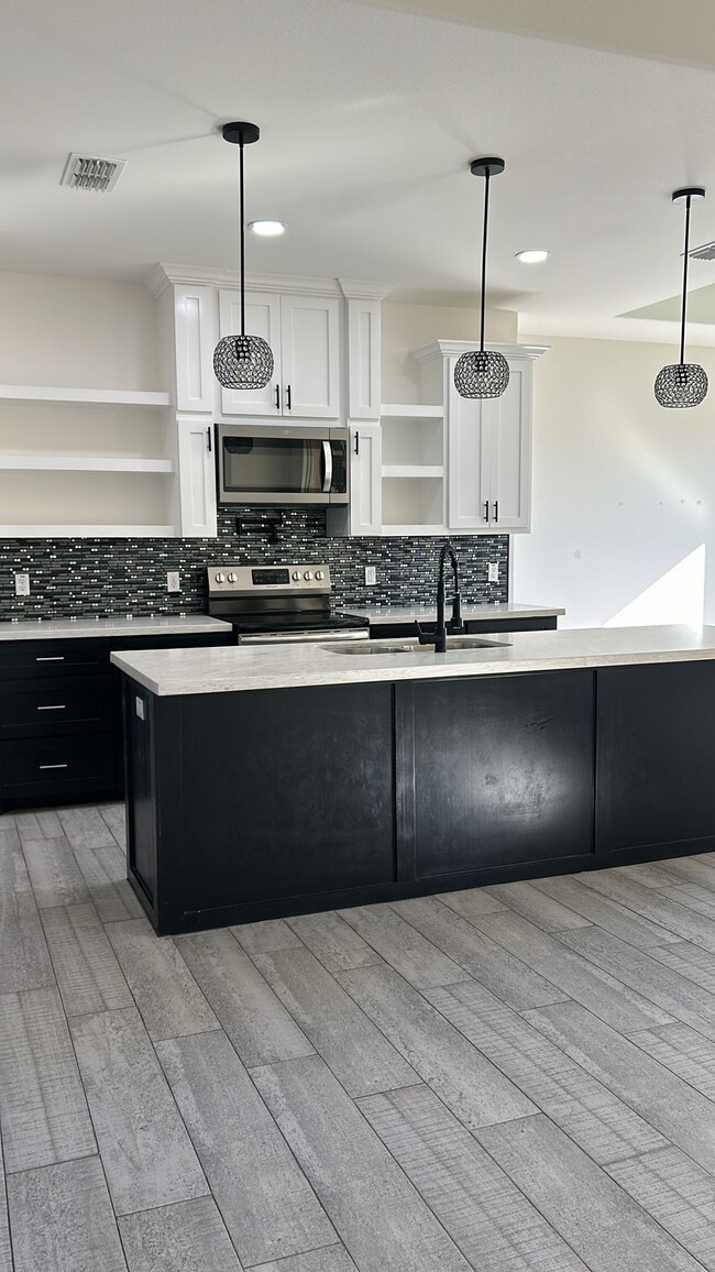 Building Photo - 8817 Swan Lk Dr Rental