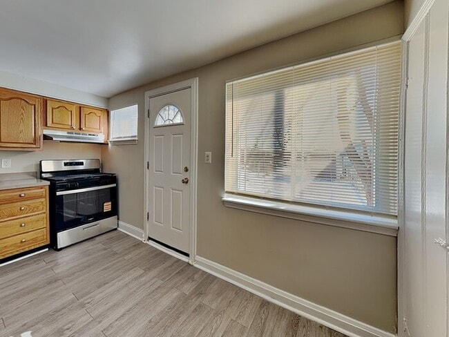 Photo - 1917 Searles Rd