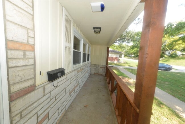 Photo - 1005 Hawthorn Ave