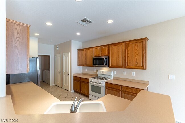 Photo - 2362 Ecliptic St
