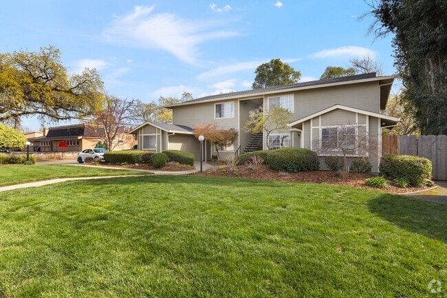 Building Photo - Chico-3 bed 1 bath Apartment that feels li... Unit A