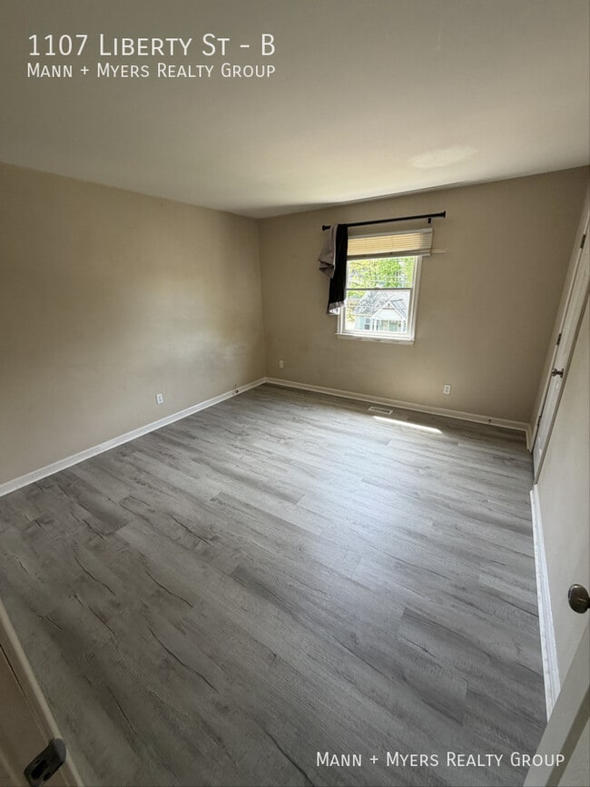 Building Photo - 1107 Liberty St Unit B