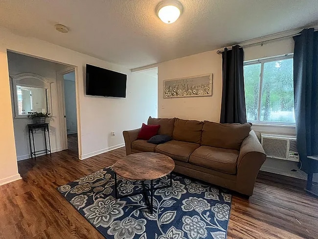 Photo - 702 Mitchell Dr