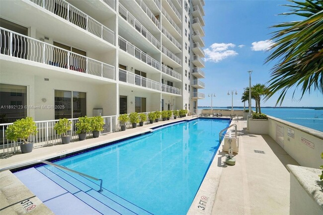 Building Photo - 1200 Brickell Bay Dr Unit 3206