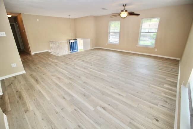 Photo - 612 E Castle Harbour Dr