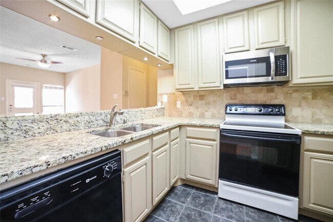 Photo - 806 W 24th St Unit 220