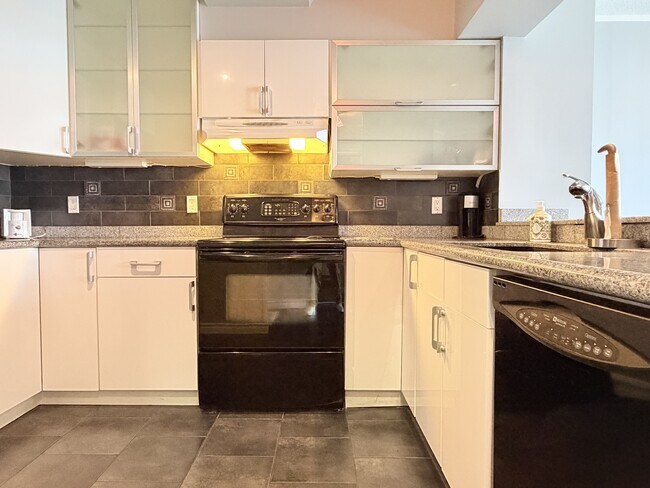Photo - 515 Riverside Dr W