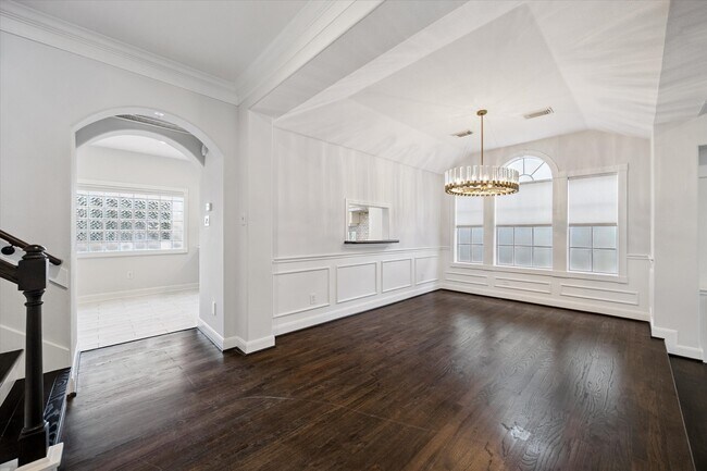 Photo - 1945 Vermont St