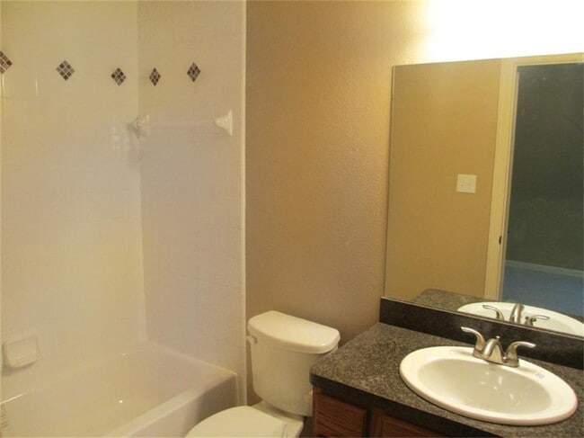 Photo - 139 S Bend Ct