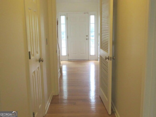 Photo - 1112 Thornborough Dr