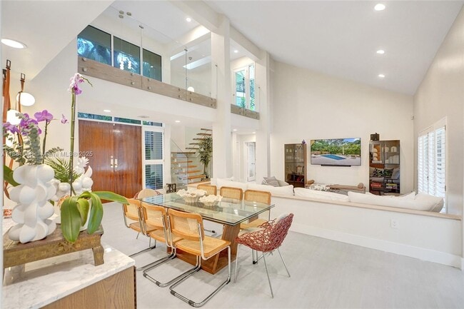 Photo - 2360 Tigertail Ave