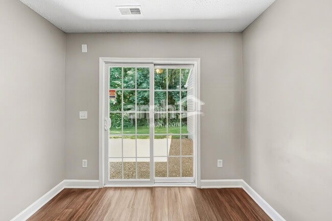 Photo - 8028 Meadowview Ln