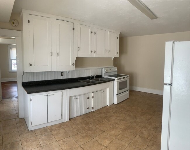 2 N Main St Unit 2L