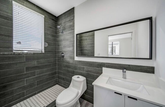 Photo - 853 E 24th St Unit 304