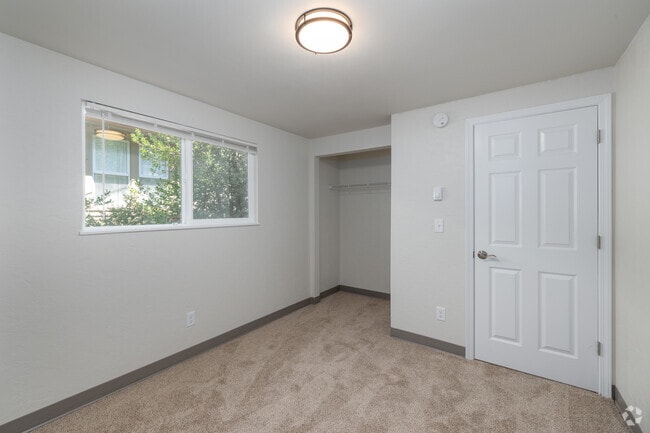 2BR, 1BA - 832SF - The Vicinity