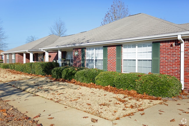 Photo - Court Manor Apartments